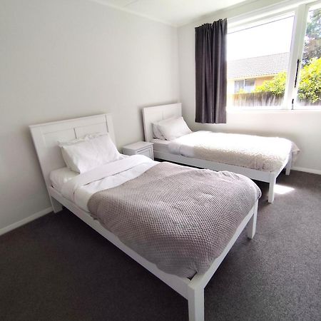 3-Bedroom House-Big Yard- Netflix แฮมิลตัน ภายนอก รูปภาพ