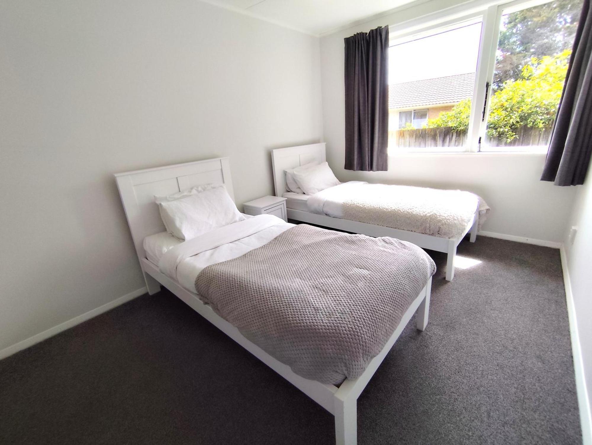3-Bedroom House-Big Yard- Netflix แฮมิลตัน ภายนอก รูปภาพ