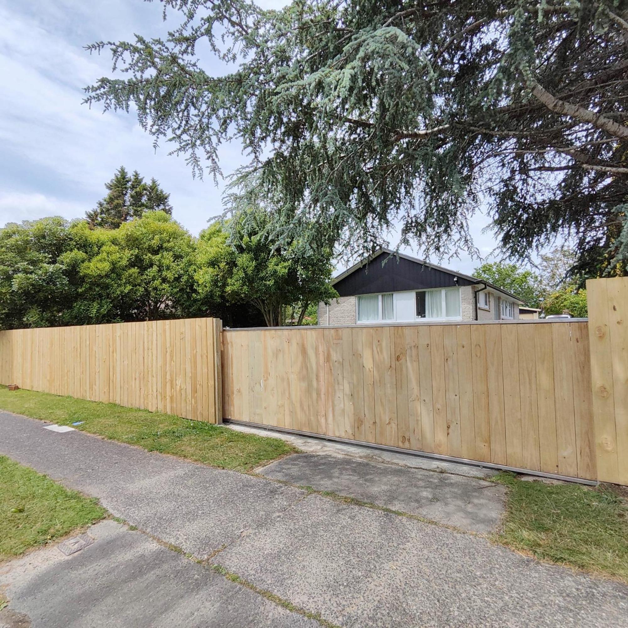 3-Bedroom House-Big Yard- Netflix แฮมิลตัน ภายนอก รูปภาพ