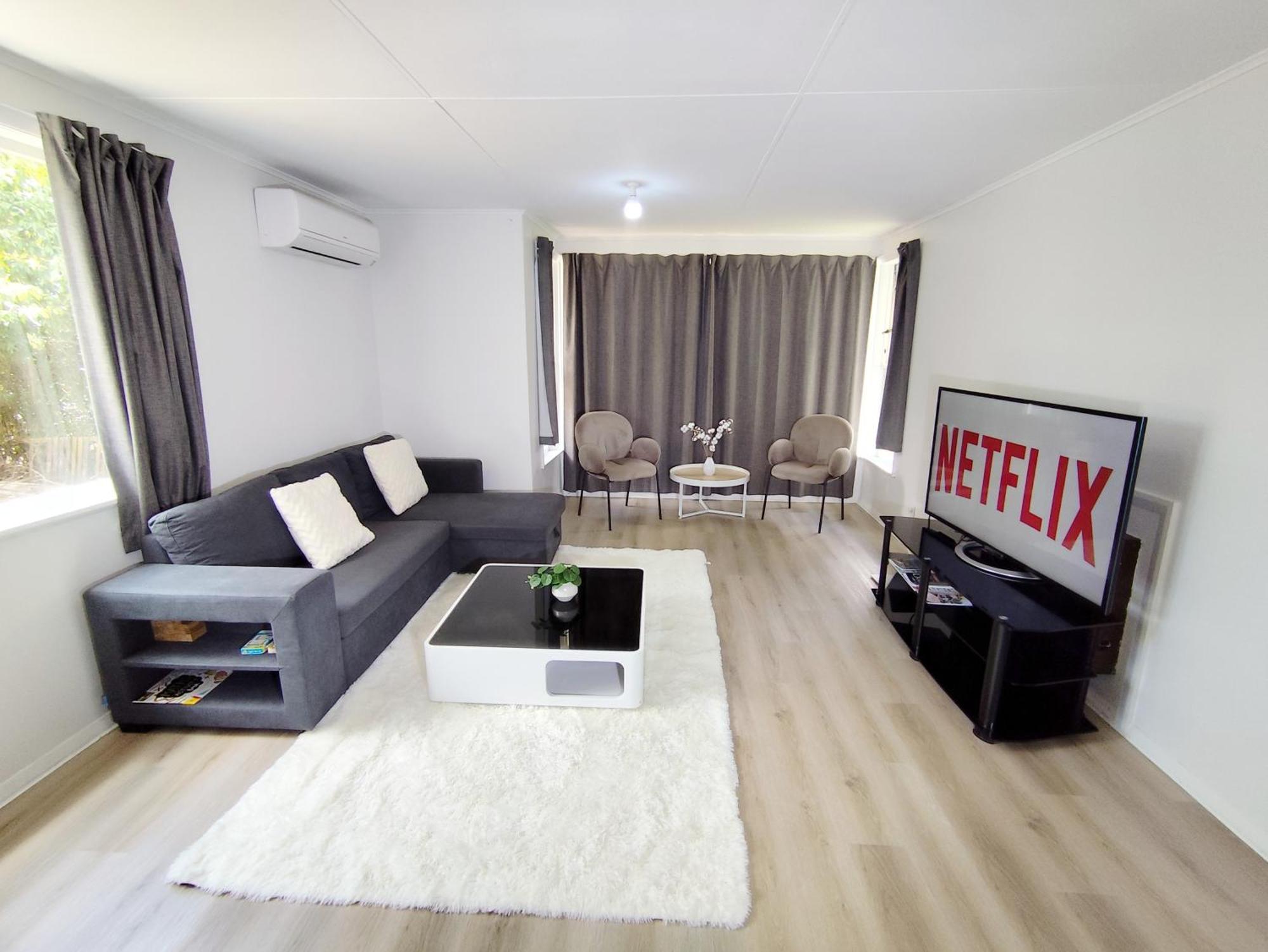 3-Bedroom House-Big Yard- Netflix แฮมิลตัน ภายนอก รูปภาพ